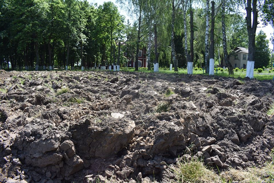 Будівництво міні-футбольного поля в Розкішній. Фото
