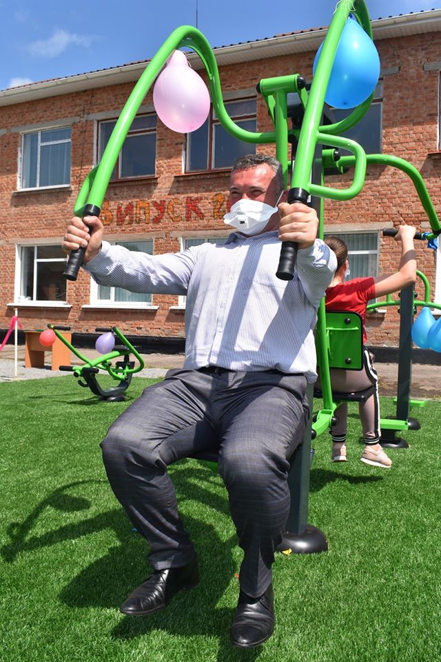 Відкриття воркаут-майданчика в Озерній. Фото