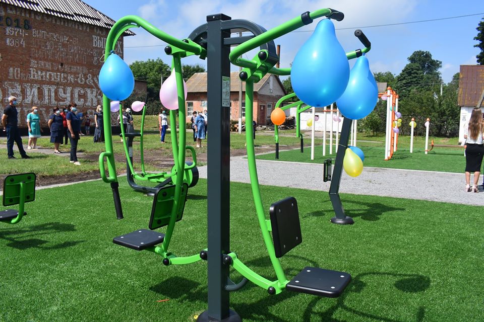 Відкриття воркаут-майданчика в Озерній. Фото