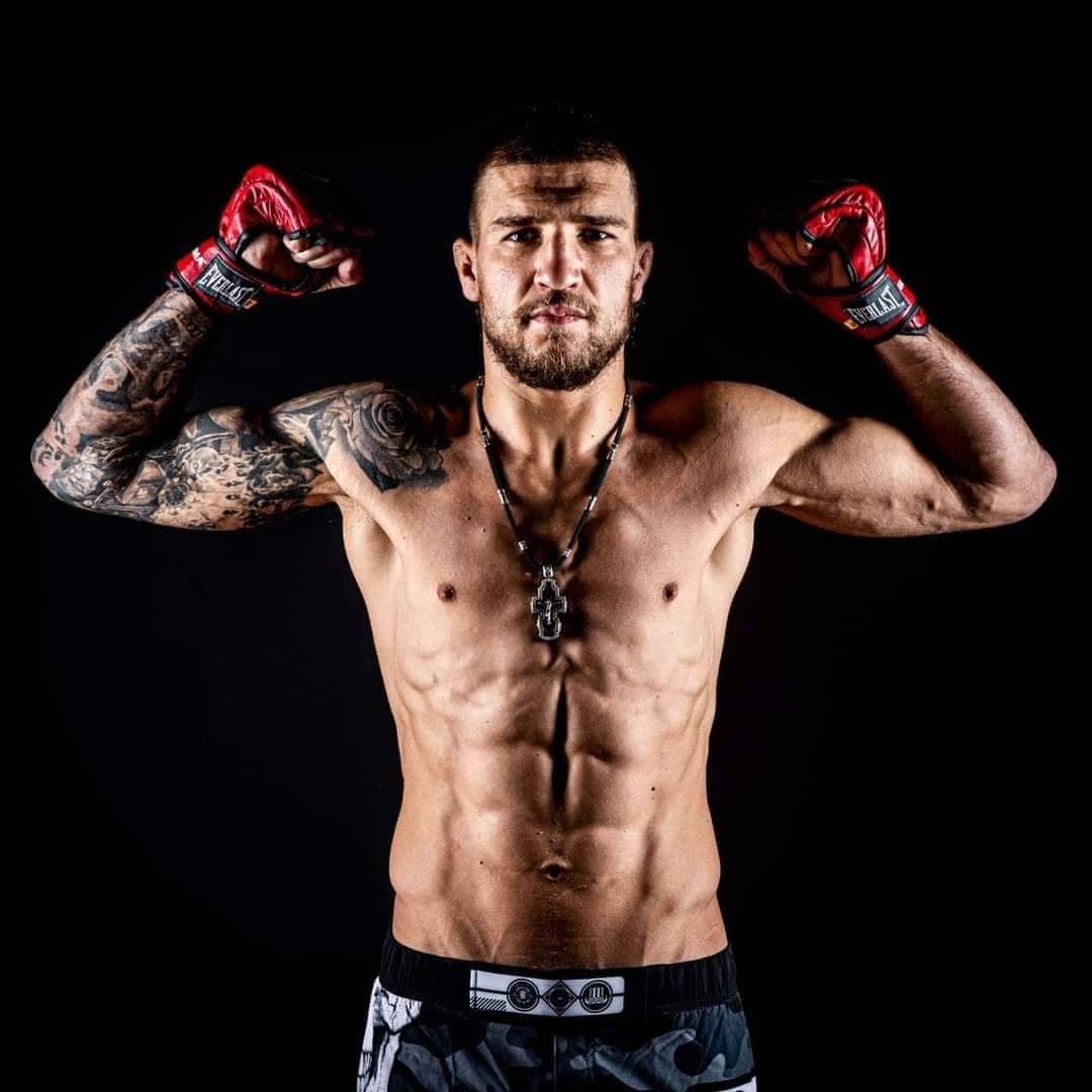 Ярослав Амосов переміг на турнірі BellatorММА 244 в США. Фото