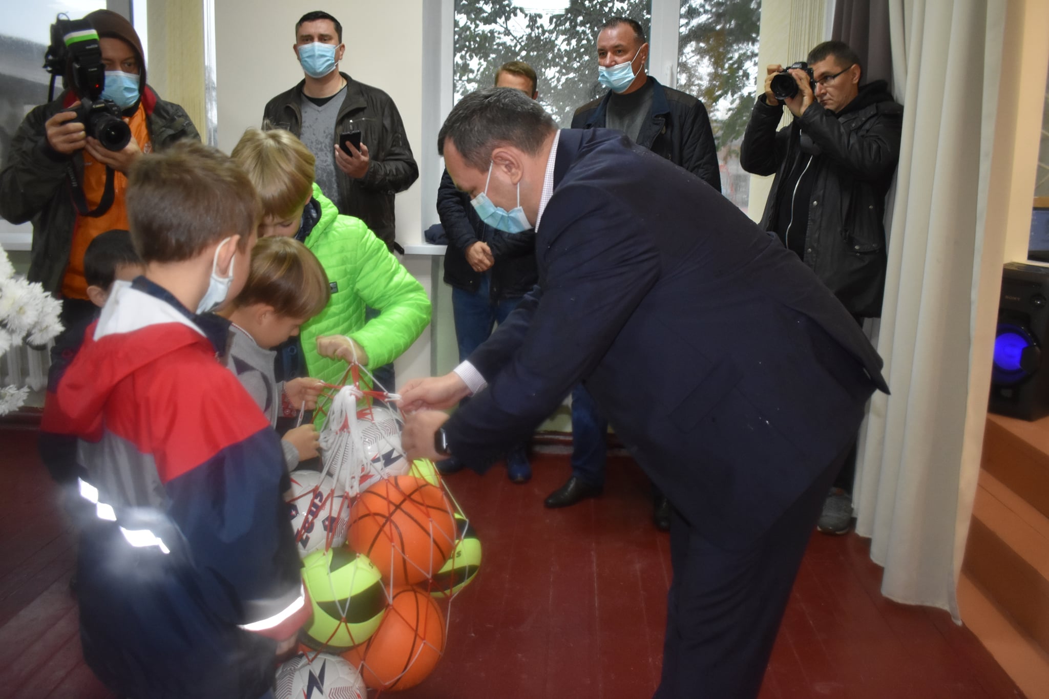 Василь Володін завітав на відкриття мультифункціонального майданчика до Луб’янки. Фото