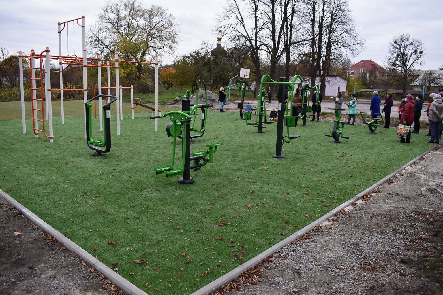 Ржищів. Відкрито міні-футбольне поле та воркаут-майданчик. Фото
