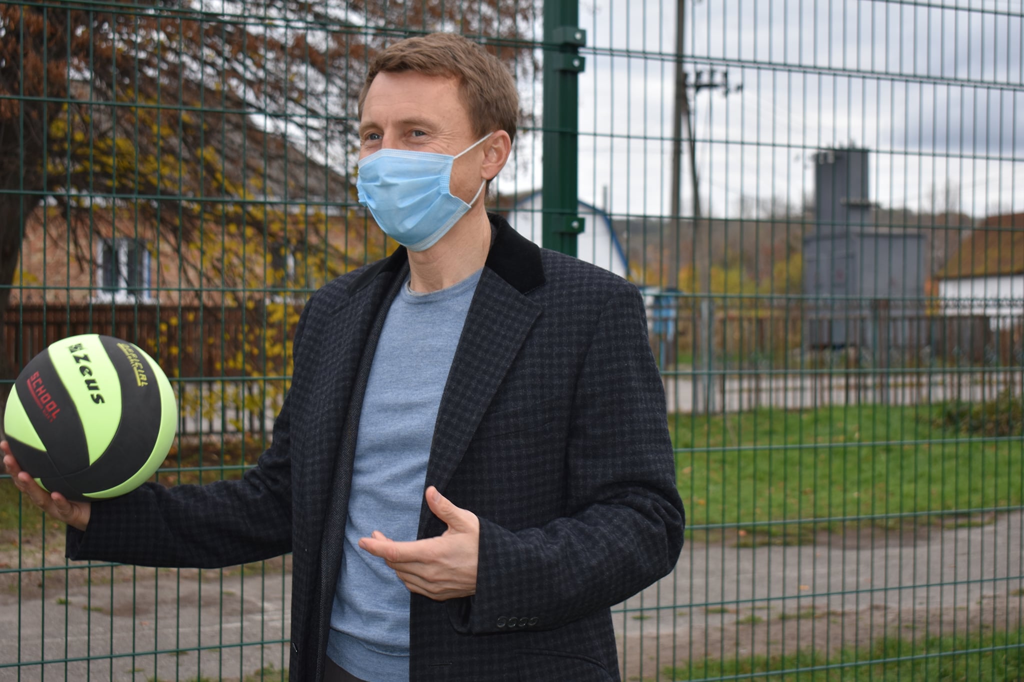 Ржищів. Відкрито міні-футбольне поле та воркаут-майданчик. Фото