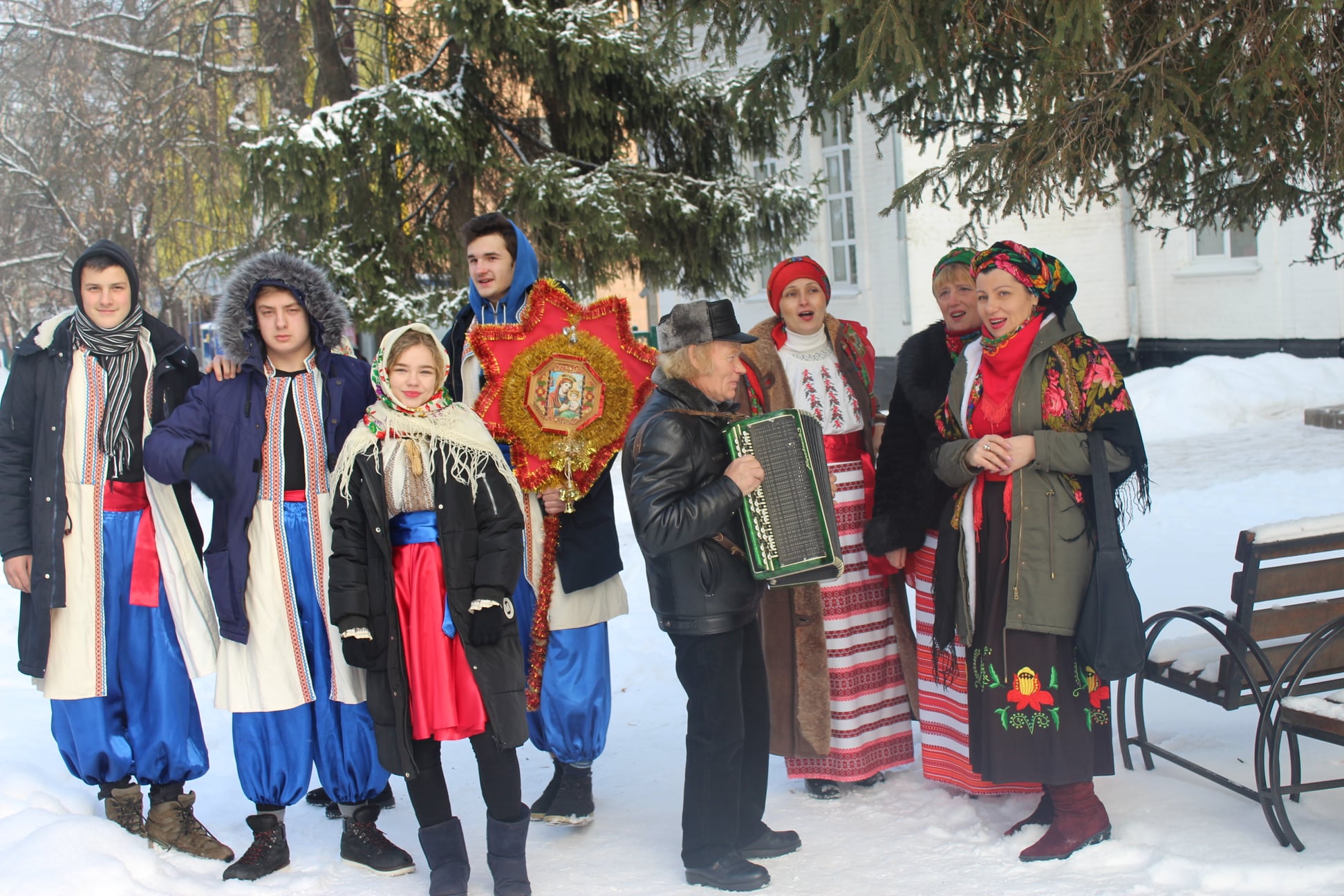 колядування в місті Тараща. фото