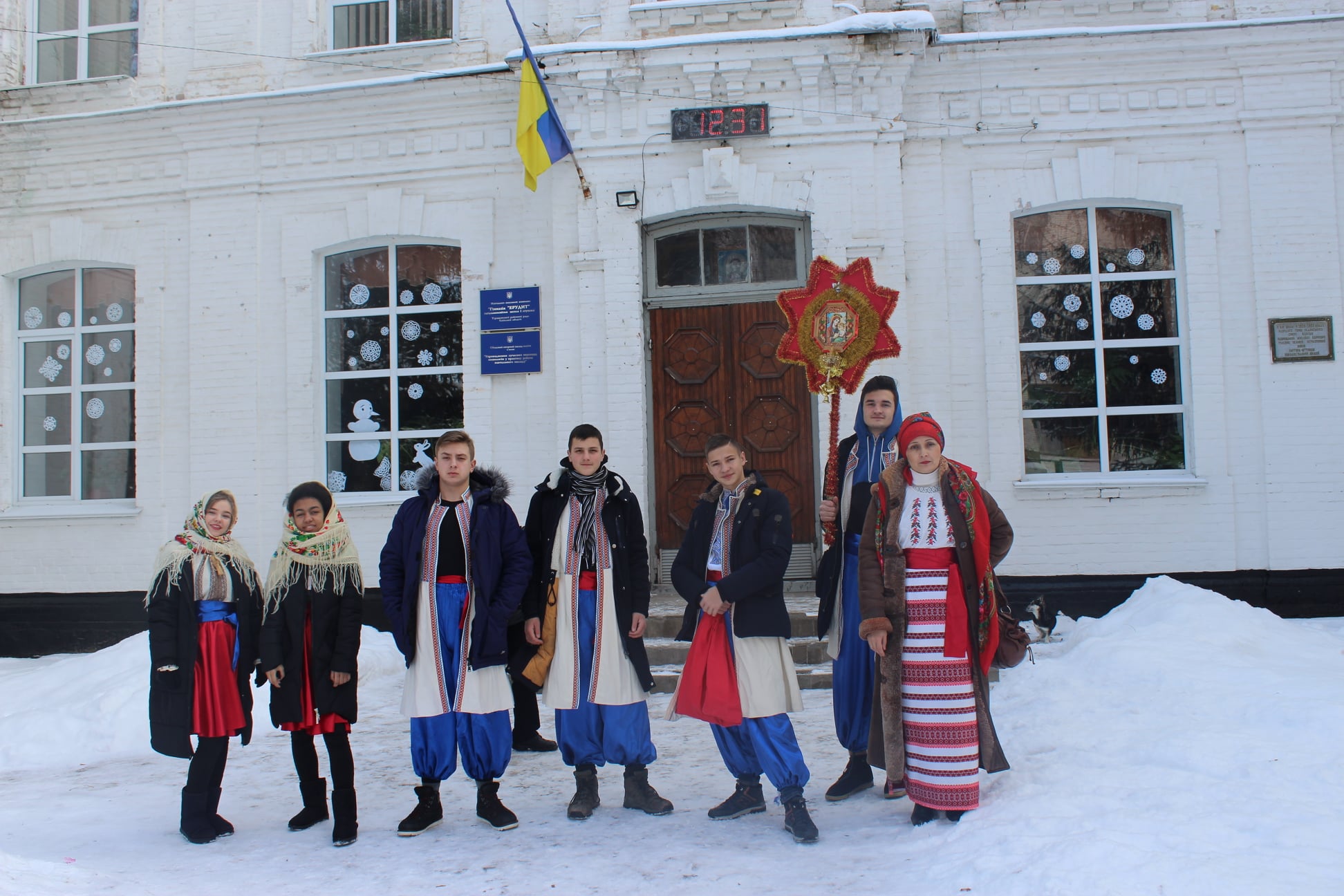 колядування в місті Тараща. фото