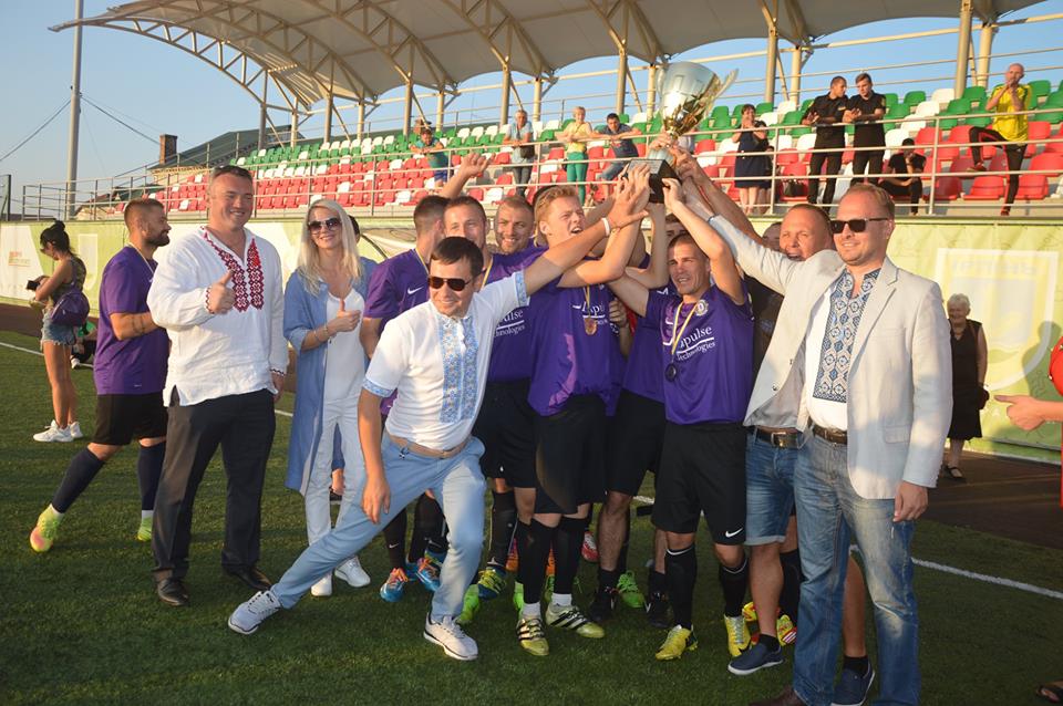 Нагородження учасників ЧС з футболу серед діаспорних команд. Фото