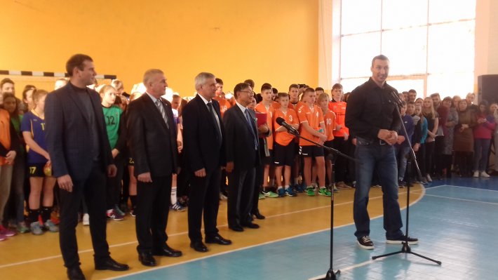 Шігекі Сумі, Володимир Кличко, Бровари