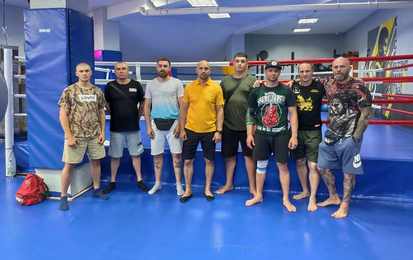 відбірковий турнір серед майстрів тайського боксу. фото