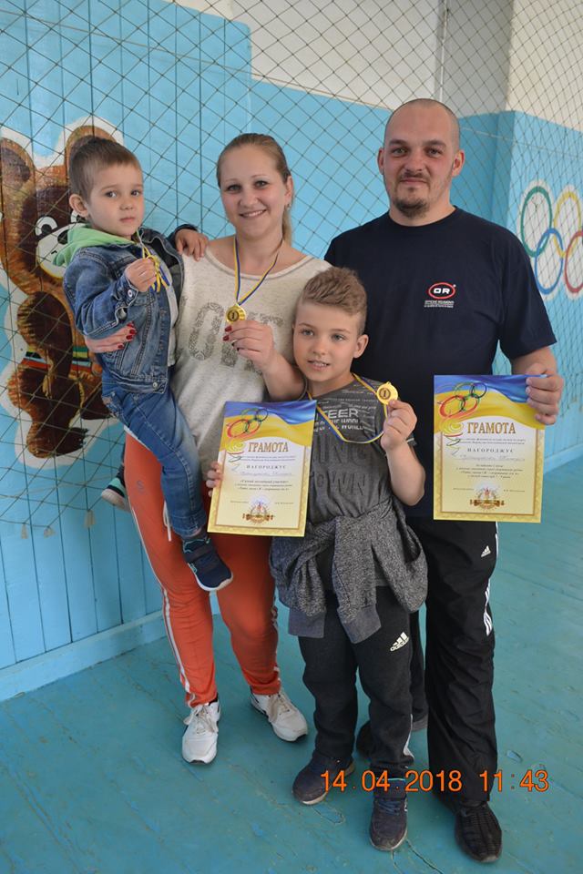 Тато, мама і я – спортивна сім’я. Фото