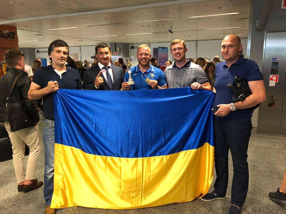 Зустріч збірної з самбо в аеропорту. Фото