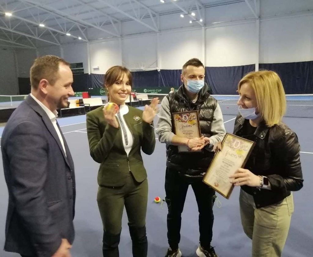 В Погребах відкрито один з найбільших тенісних клубів України. фото