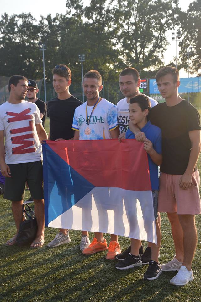Нагородження учасників ЧС з футболу серед діаспорних команд. Фото