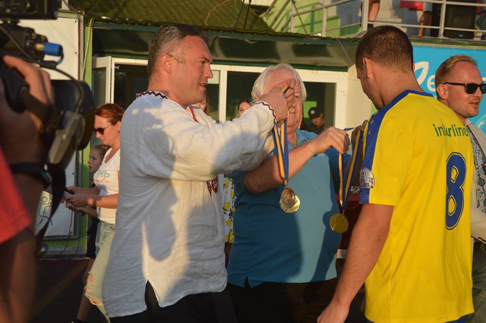 Нагородження учасників ЧС з футболу серед діаспорних команд. Фото