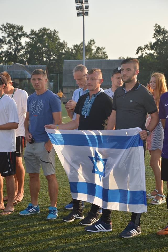 Нагородження учасників ЧС з футболу серед діаспорних команд. Фото
