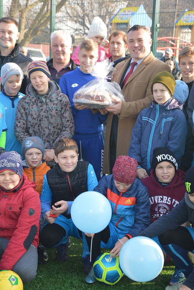 Відкриття футбольного поля у Шевченковому. Фото