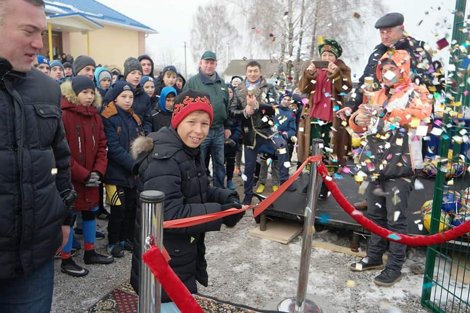Відкриття футбольного поля у Великій Димерці. Фото