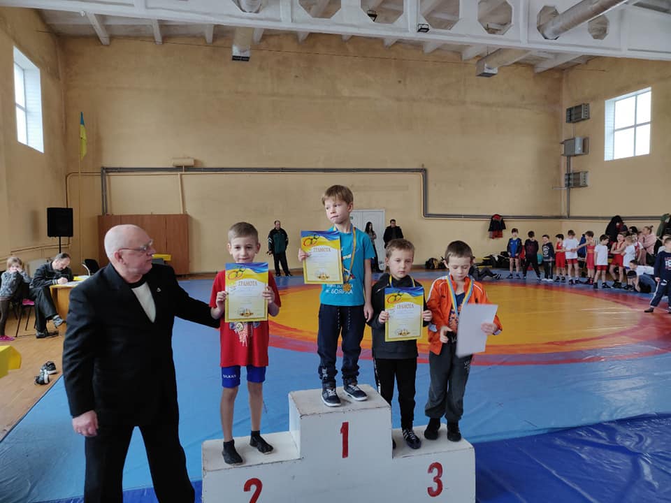Чемпіонат ДЮСШ "Богатир" з вільної боротьби. Фото