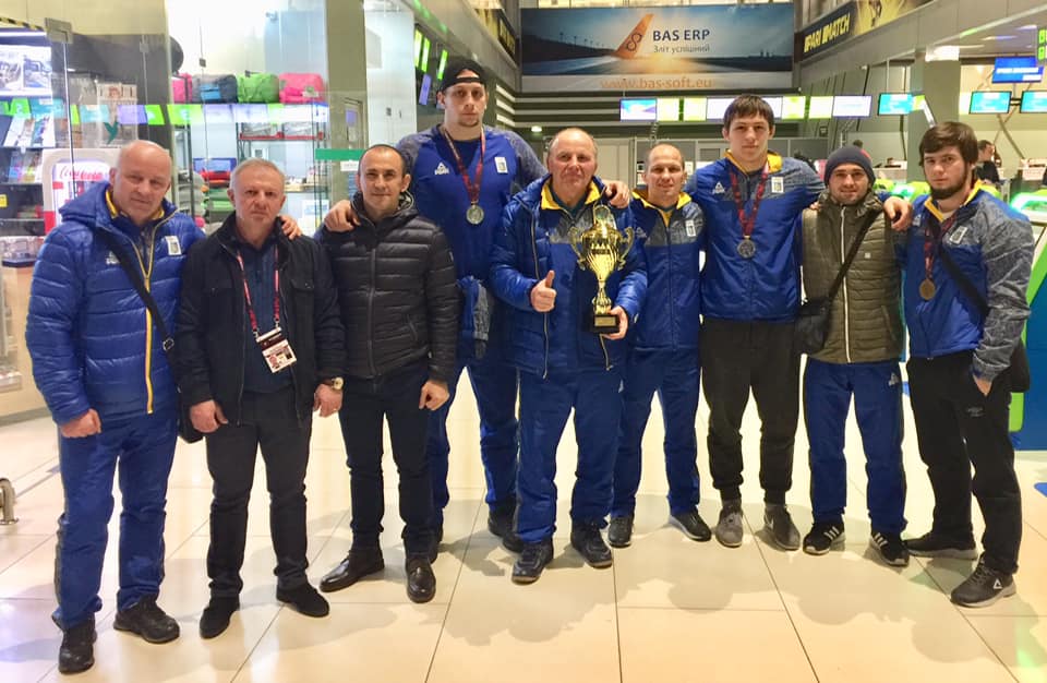 В аеропорту зустріли національну збірну з вільної боротьби. Фото