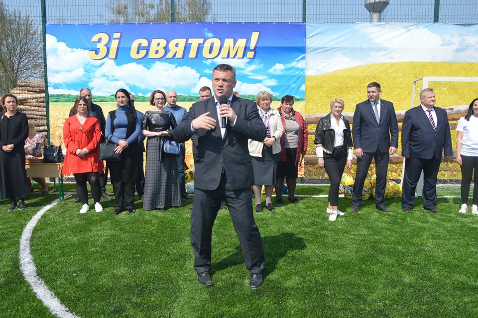 Відкриття футбольного поля в Синяку. Фото
