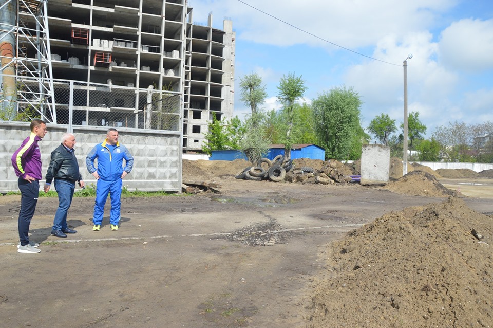 Будівництво футбольного поля в Борисполі. Фото