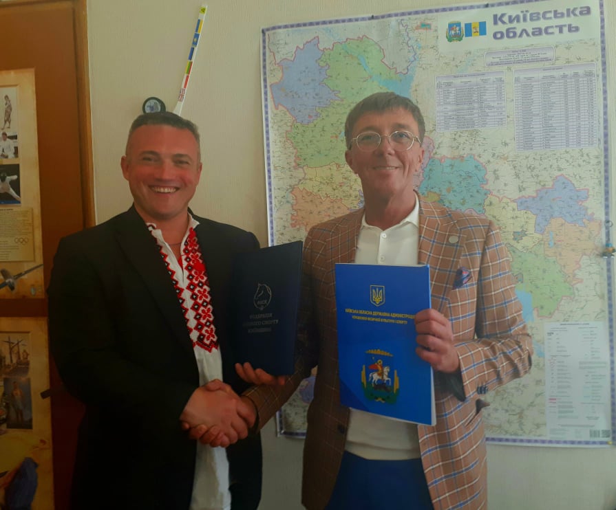 Підписання угоди з федерацією кінного спорту. Фото