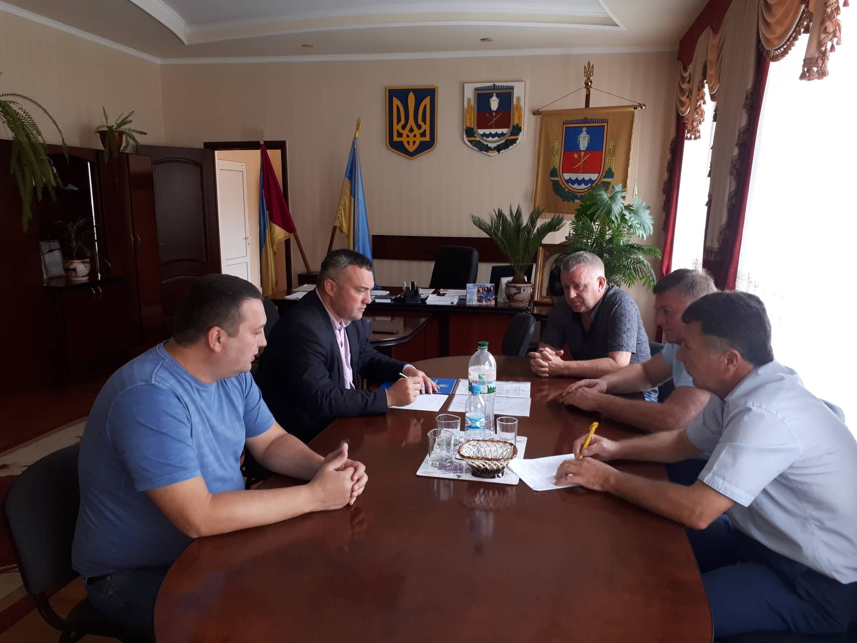 Нарада щодо будівництва футбольного поля у Ставищі. Фото
