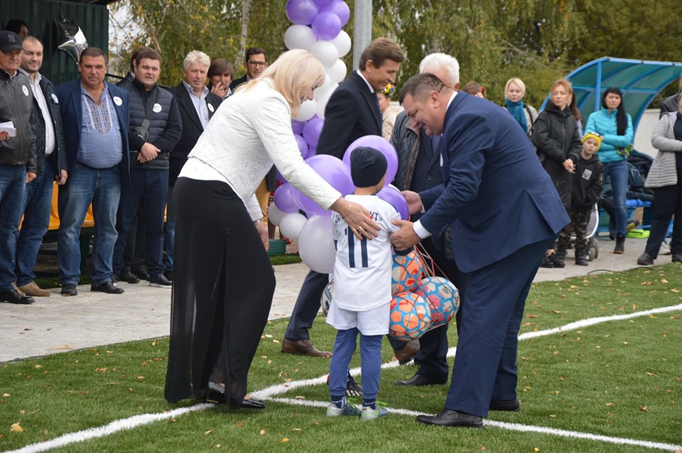 Відкриття стадіону в Борисполі. Фото