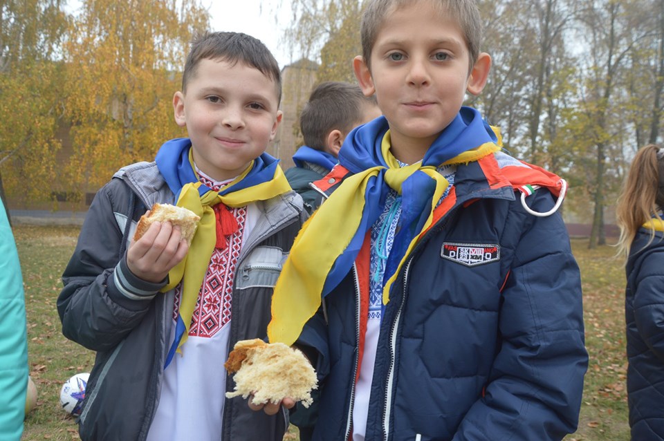 Відкриття спортивного майданчика в Росаві. Фото