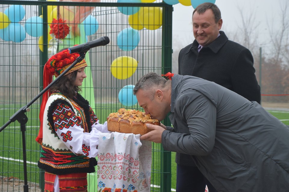 Відкриття спортивного майданчика в Росаві. Фото