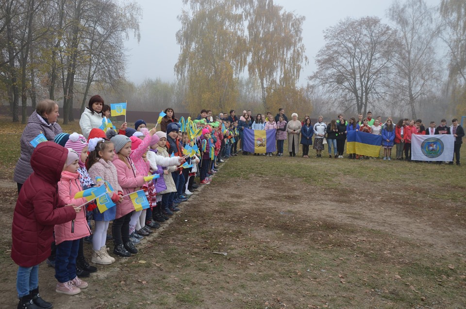Відкриття спортивного майданчика в Росаві. Фото