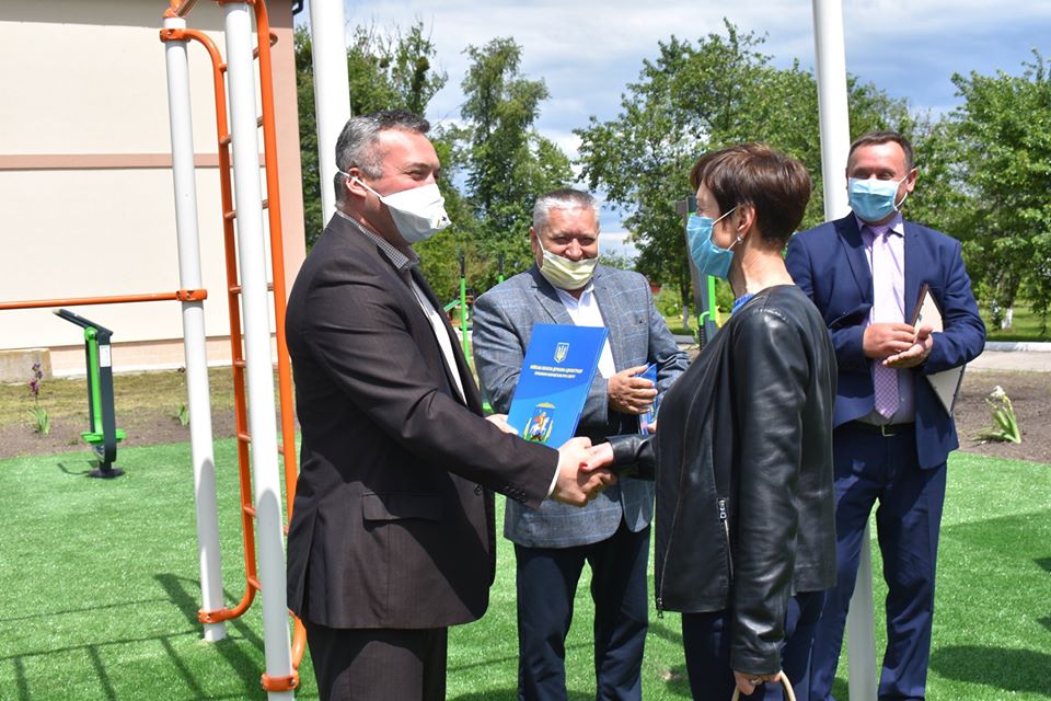 Відкриття майданчика для воркаут в селі Потік. Фото'