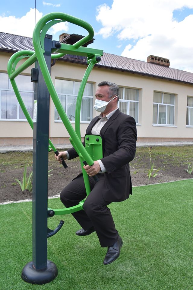 Відкриття майданчика для воркаут в селі Потік. Фото