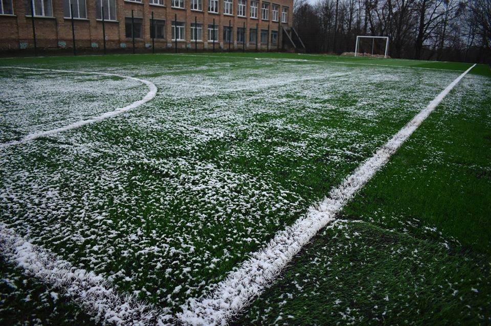 Відкриття футбольного поля в Бишеві. Фото
