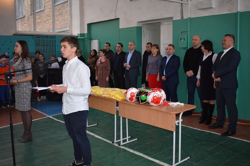 Відкриття футбольного поля в Бишеві. Фото