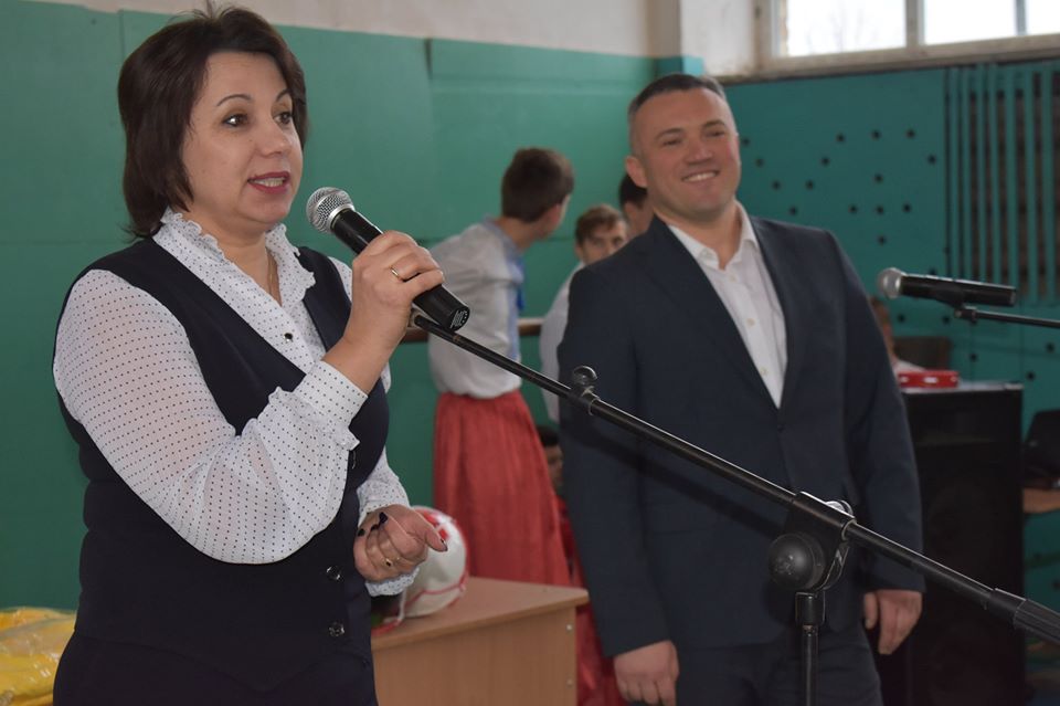 Відкриття футбольного поля в Бишеві. Фото