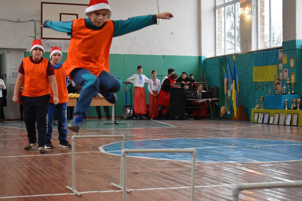 Відкриття футбольного поля в Бишеві. Фото