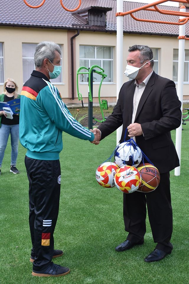 Відкриття майданчика для воркаут в селі Потік. Фото