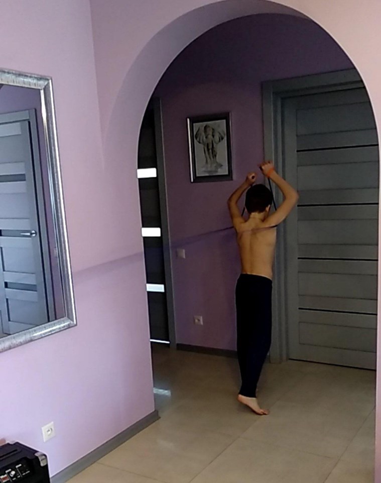 Спорт вдома для борців вільного стилю, Українка. Фото