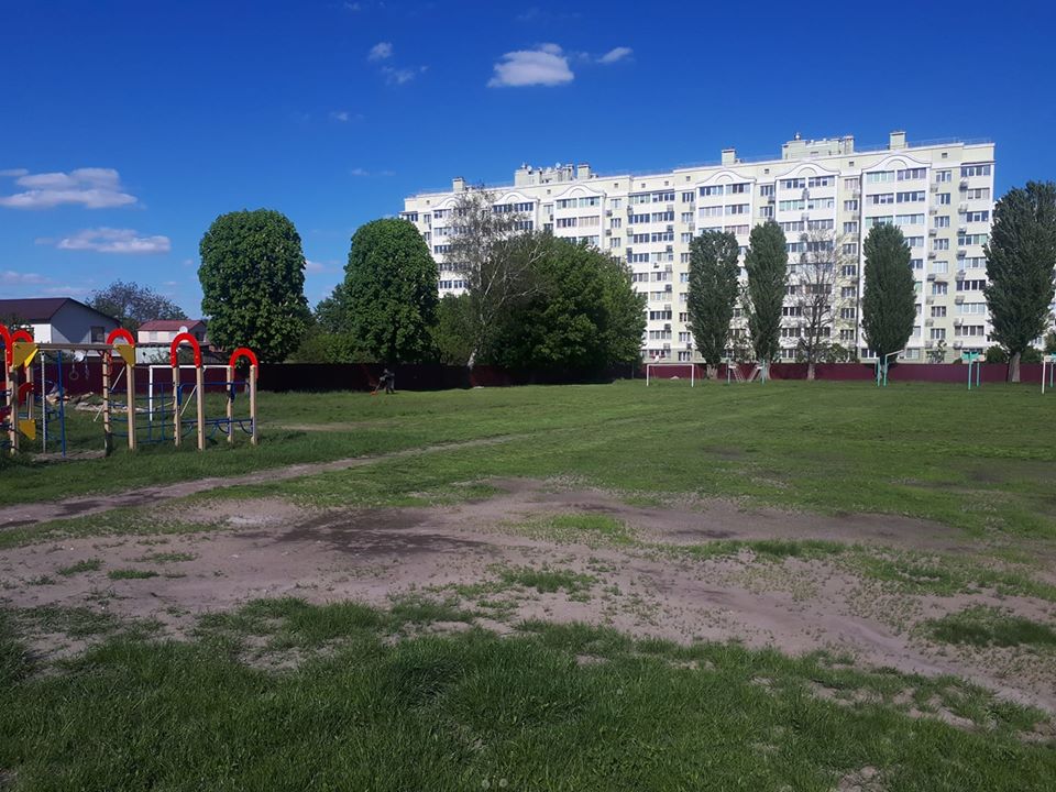 Будівництво спортивного майданчика в Борисполі. Фото