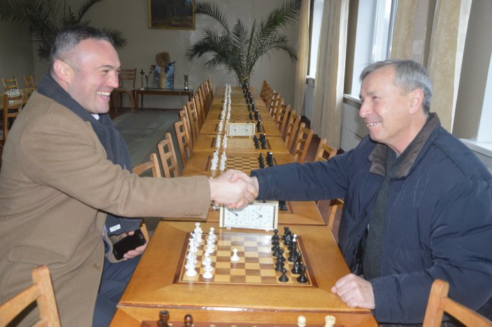 Шаховий клуб, Березань