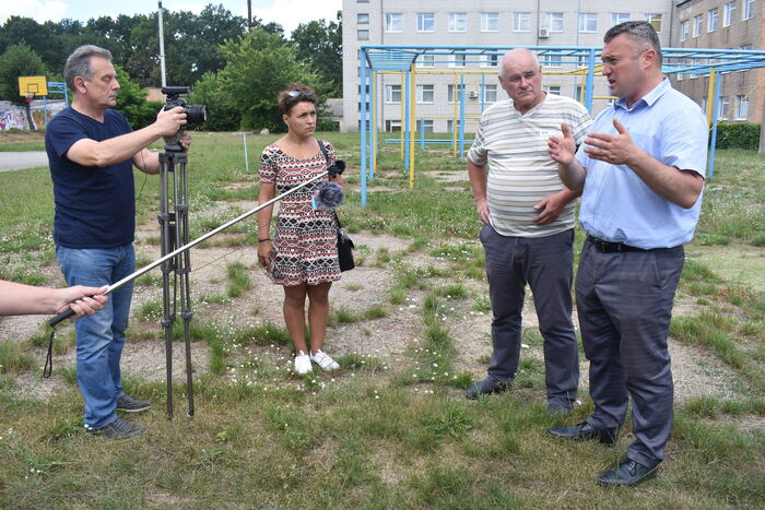 Будівництво футбольного поля в Богуславі. Фото