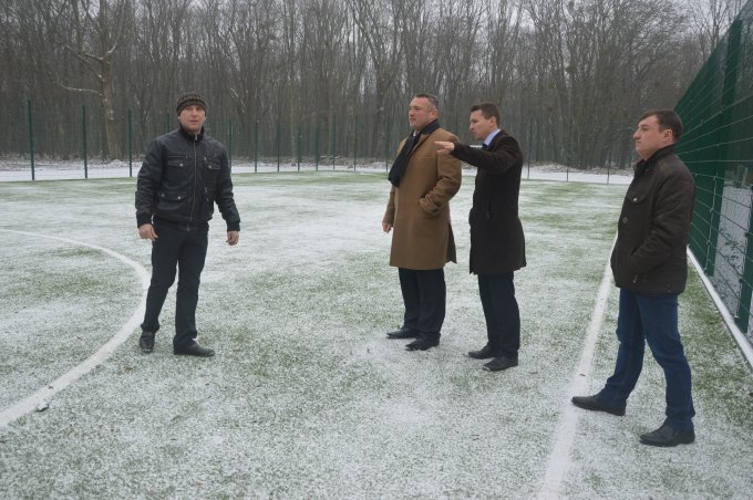 Майданчик зі штучним покриттям, Яготин. Фото