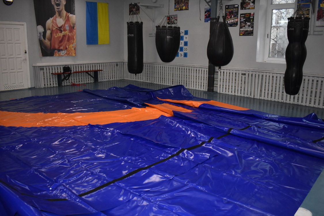 Управління молоді та спорту передало борцівський спортивний інвентар громадам Київщини. фото