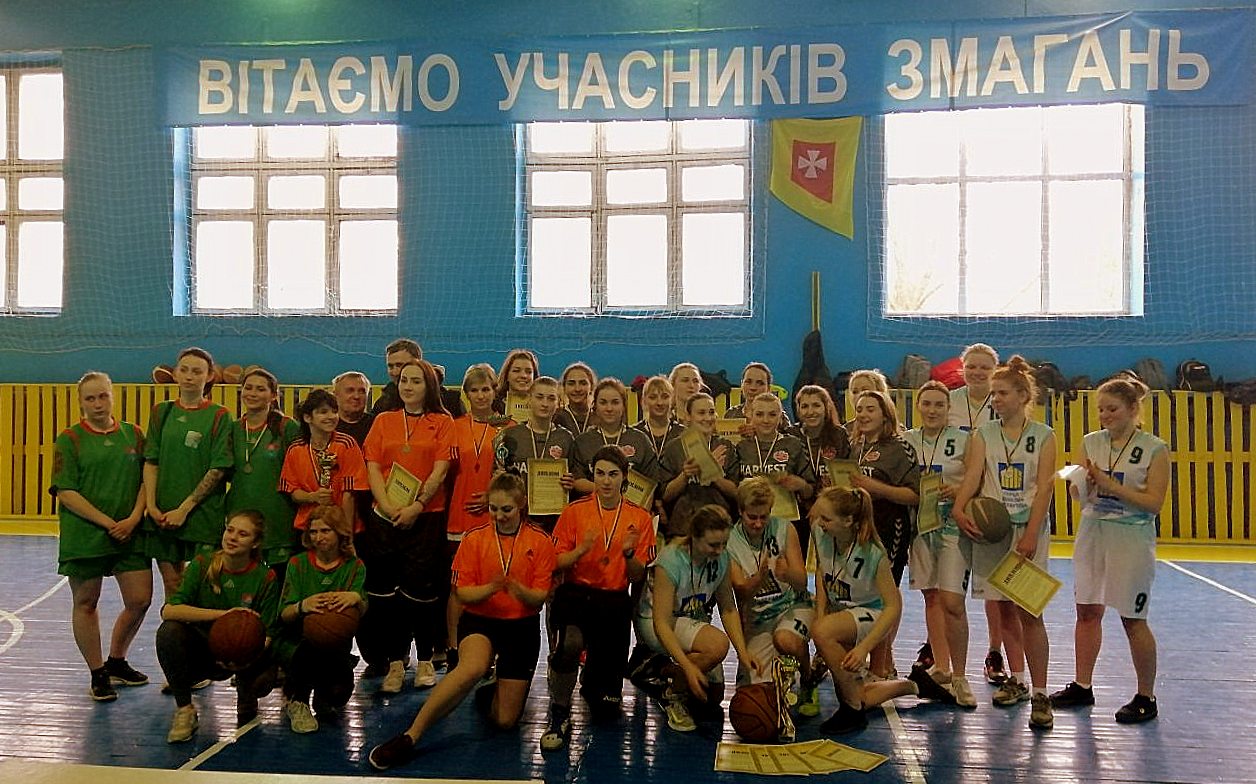 Яготин, фінальні змагання з баскетболу серед жінок. фото