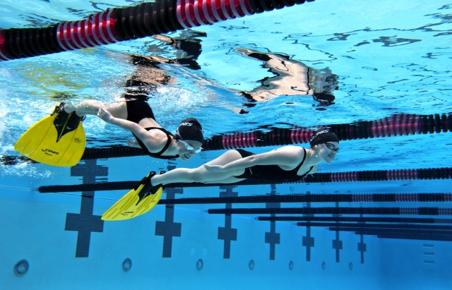 підводного спорту (плавання в ластах). фото