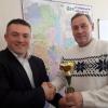Сергій Тимофєєв вручив Кубок переможцям Gavrily4 Masters. Фото