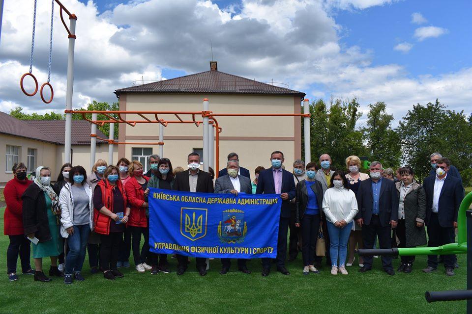 Відкриття майданчика для воркаут в селі Потік. Фото