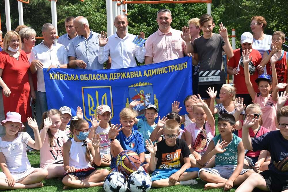 Відкриття воркаут-майданчика в Новому Заліссі. Фото 