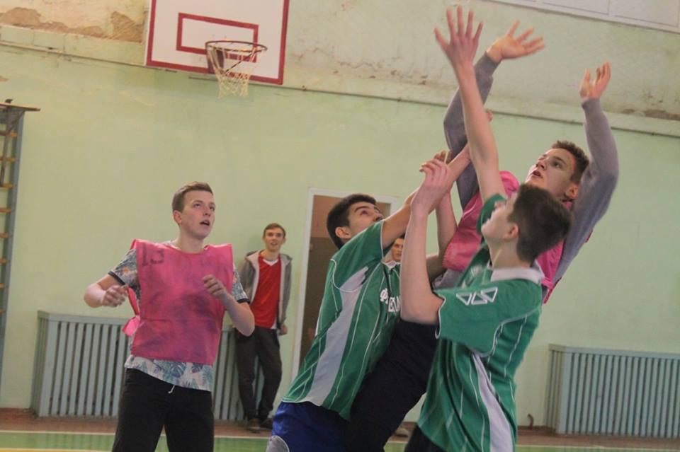 Шкільна баскетбольна ліга. фото
