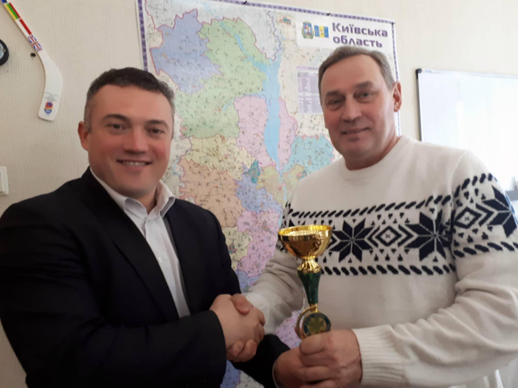 Сергій Тимофєєв вручив Кубок переможцям Gavrily4 Masters. Фото Сергій Тимофєєв вручив Кубок переможцям Gavrily4 Masters. Фото